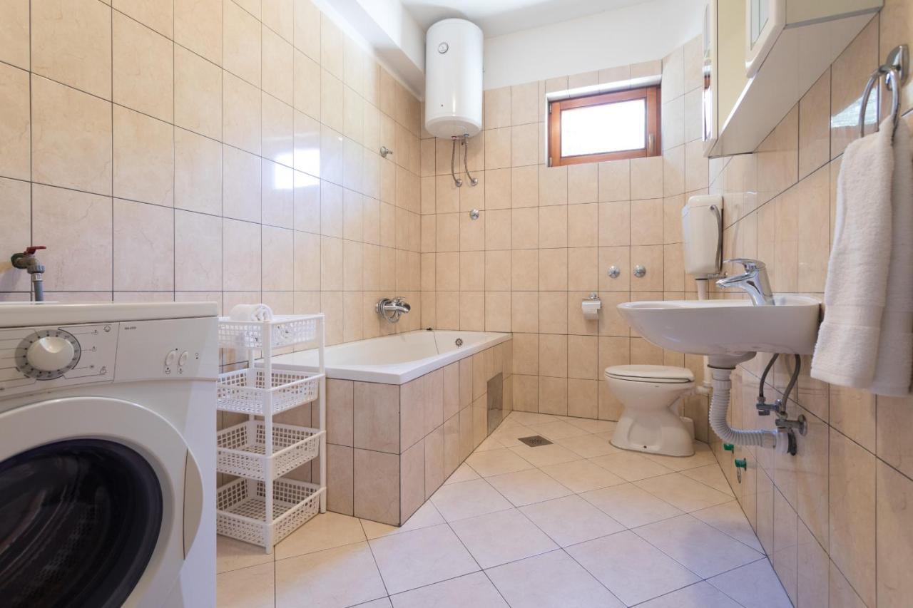 Love Apartments Zečevo Екстериор снимка