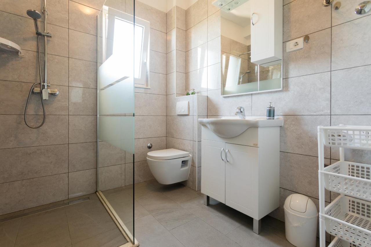 Love Apartments Zečevo Екстериор снимка